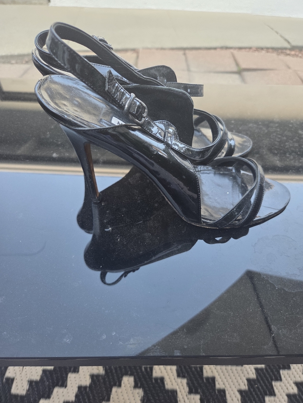 Manolo Blahnik black patent leather strappy slingback heels 40.5. - Picture 3 of 9
